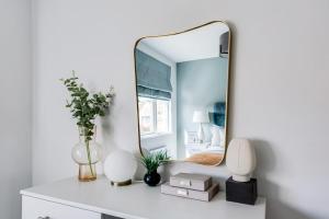 Designer Home with Garden & Parking