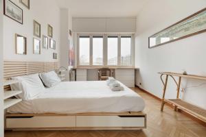 De Angeli M1 - 1BR Bright with Balcony