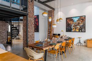 Le Télécabine Loft Premium 175m2 - Lyon Villeurbanne - Terrasse & Parking Privé - 4 Chambres 10 personnes