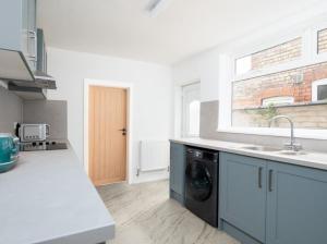 Luxury & Affordable newly renovated house in grimsby
