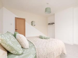 Luxury & Affordable newly renovated house in grimsby