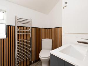 Luxury & Affordable newly renovated house in grimsby
