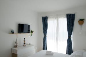 Almaré Seafront Apartment with Terrace&Pools - Marzamemi