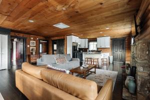 Peaceful Lake Lure Cabin- Cozy 2BR 3 miles to lake