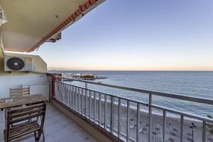 AA Guest - Sky Center BeachFront Sea Views Eco Apartment