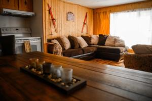 Upper Floor - Mont-Video