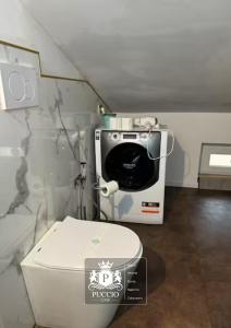 Juliets Boat in City Center - 1