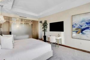 Elegant Two-Bedroom Condo with Panoramic City Views