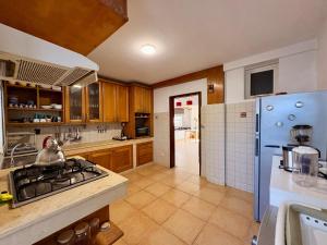 Spacious 2BR near Coast - Terrace & Free Parking