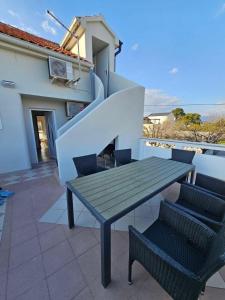 Sunny Vibe Apartments