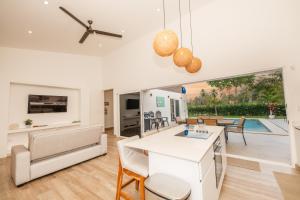 Triskele Earth by Vacation Pura Vida