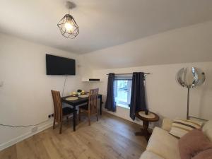 FLAT 2 Seven Cambrian Square First Floor Flat