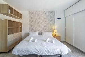 AA Guest - Jupiter Sea View Eco Apartment with Swimming Pools