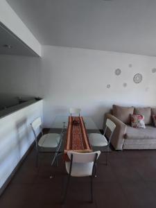 Dpto con Balcón y Cochera frente a Plaza Alvarado