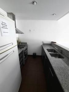 Dpto con Balcón y Cochera frente a Plaza Alvarado