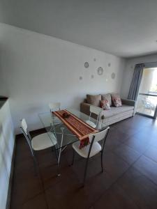 Dpto con Balcón y Cochera frente a Plaza Alvarado