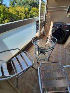 Dpto con Balcón y Cochera frente a Plaza Alvarado