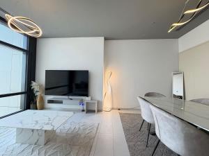 DIFC Prime 1-Bedroom Apartment