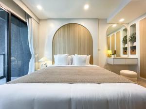BTS Thong Lo l Large 60 sqm l Pool and Gym l Sontana