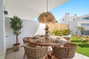 Stylish 2 Bedroom Apartment in Cancelada - Acqua Gardens - Pool - Near Beach - Costa del Sol