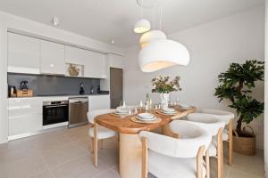 Stylish 2 Bedroom Apartment in Cancelada - Acqua Gardens - Pool - Near Beach - Costa del Sol