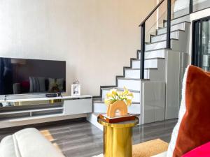 Duplex near BTS l Rooftop Pool l Skyline l Sontana