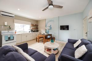 Sunny 2BR Condo Walk to Beach