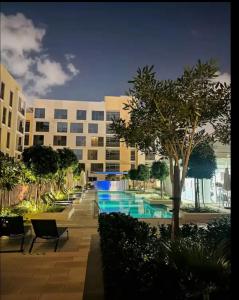 Cozy One-BR With Pool Near Zahia City Centre