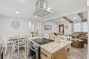 Family Game Night Getaway Hot Tub and Billiards