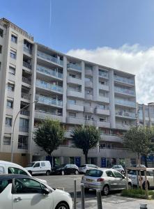 La Vague Azuréenne, proche du port