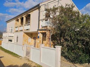 Sunny Vibe Apartments