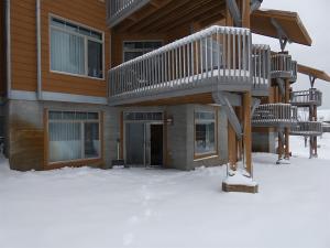 Blue Bird Sky - Ski and Golf Lodge