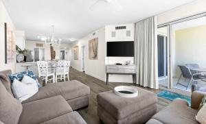 The Crescent 215