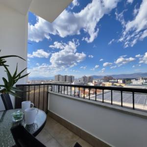 Above the City, walk everywhere - 2BR, 2 Baths