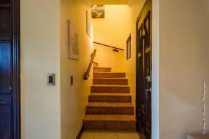 Jacó Beach House, 3BR, 300m Beach, Min 30 Day Stays