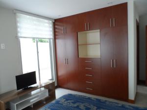 2D con patio y parrillero privado en Calacoto