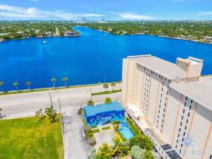 Free Parking - Bay View - Pool -Step To Beach