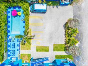 Free Parking - Bay View - Pool -Step To Beach