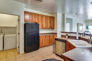 5 Mi to Catalina State Park! Desert Haven with Views