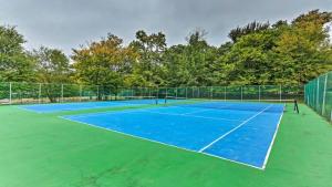 Boardwalk Chalet Lakefront Fire Pit Pet Frie