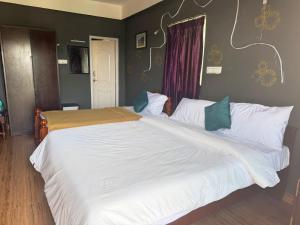 Syntilla Nakshatra Kodai Gate - Main Road near Lake, Best Budget Stay in Kodaikanal