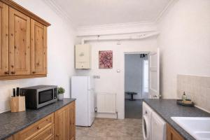 Comfortable West End Flat with Parking Easy Access
