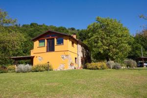 Romantic stone farmhouse studios with private terrace in beautiful Tuscany