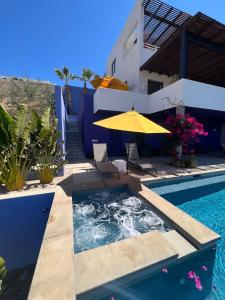 Dream vacation home with 4bd and 5ba overlooking the Pacific