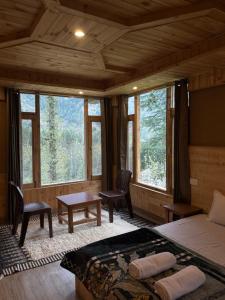 The Nomads Haven 4 Rooms Cottage in Old Manali