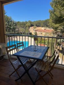 COCON DES PINS Studio 4 personnes, piscine, mer, clim, Wifi