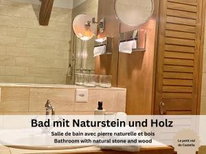 Maison de Castella next to Cathedrale