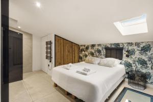 CASA JUNGLE ! Superb duplex apartment, Place des LICES !