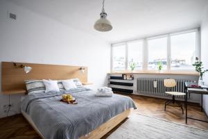 oompH UrbanVibe Centrum Stylish 2BR Hideaway