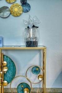 Elegant apartment with pool and parking